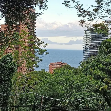 A Deux Pas De Monaco